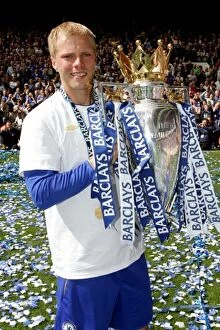 Images Dated 29th April 2006: Chelsea's Eidur Gudjohnsen Celebrates with the FA Barclays Premiership Trophy at Stamford Bridge