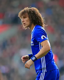 Images Dated 2016 October: David Luiz Leads Chelsea Charge at St Mary's Stadium: Southampton vs Chelsea - Premier League