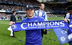 Champions!! Collection: Eden Hazard's Title-Winning Celebration: Chelsea's Premier League Triumph Against Crystal Palace