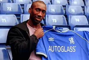 Jimmy Floyd Hasselbaink Collection: Hasselbaink Chelsea signing