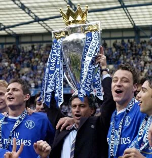 Premier League Winners 2004-2005 Collection: Jose Mourinho Lifts the Premier League Trophy: Chelsea's Historic Victory over Charlton Athletic