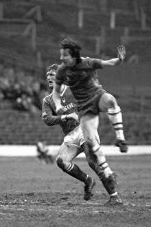 1980's Collection: Mickey Thomas in Action: Chelsea vs. Nottingham Forest, Stamford Bridge - Canon League Division