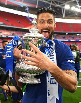 Images Dated 19th May 2018: Olivier Giroud and Chelsea Celebrate FA Cup Victory over Manchester United