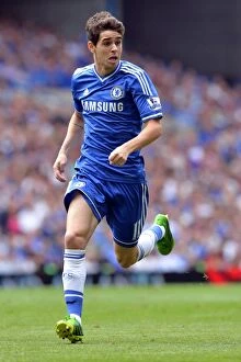Images Dated 18th August 2013: Oscar in Action: Chelsea FC vs Hull City Tigers, Stamford Bridge (18.08.2013)