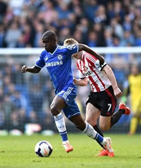 Images Dated 19th April 2014: Ramires Charges Forward: Chelsea's Powerful Advance against Sunderland in the Barclays Premier