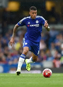 Images Dated 29th August 2015: Robert Kenedy's Brilliant Debut: Chelsea vs Crystal Palace (August 2015) - Barclays Premier League