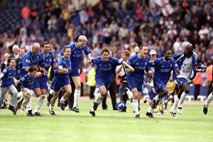 Dennis Wise Collection: Soccer - AXA FA Cup - Final - Chelsea v Aston Villa