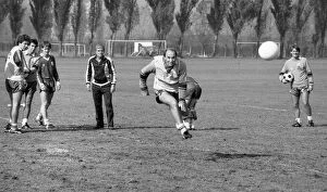 Training Pictures Collection: Soccer - Chelsea Training - Harlington