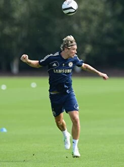 Training Pictures Gallery: Soccer - Chelsea Training Session - Chelsea Training Ground