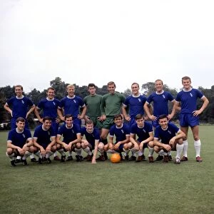 Team Photographs Collection: Soccer - Football League Division One - Chelsea Photocall