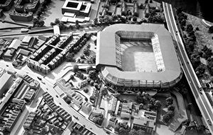 Stadium and Fans Collection: Soccer - Football League Division One - Chelsea - Stamford Bridge
