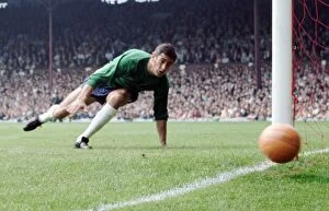 Peter Bonetti Collection: Soccer - Football League Division One - Liverpool v Chelsea